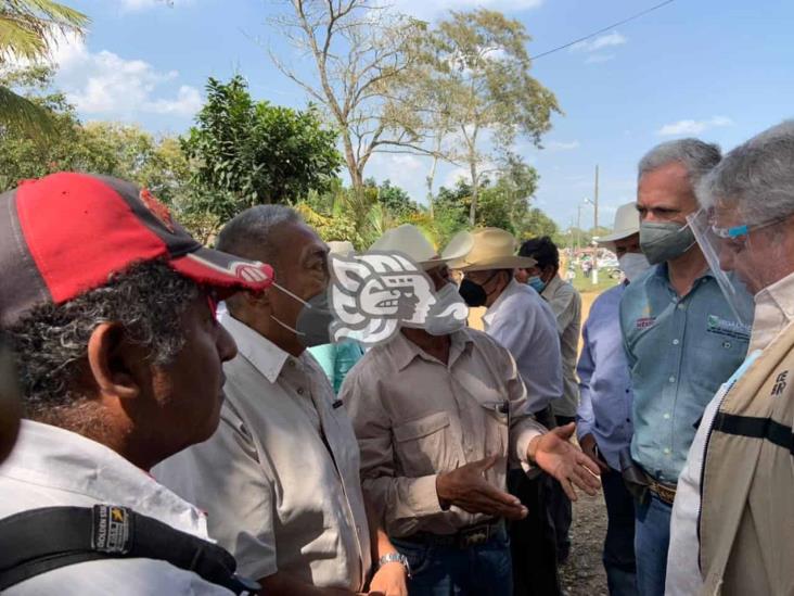 Productores y obreros reciben al Presidente con inquietudes