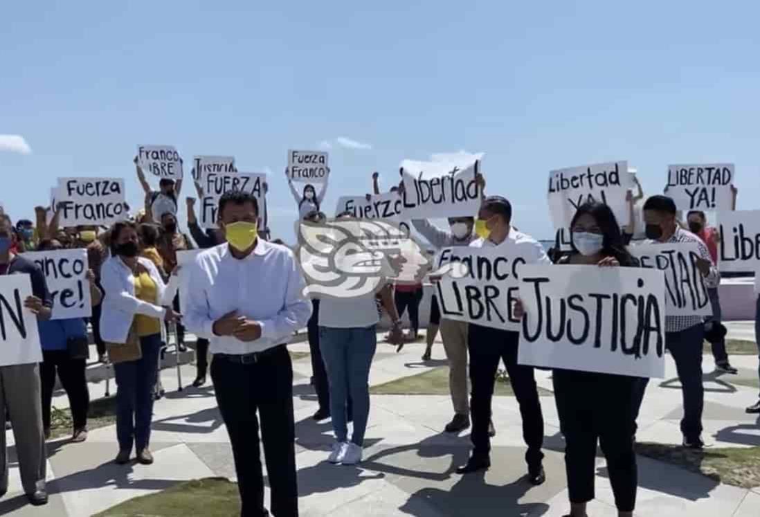 Militantes del PRD realizan manifestación para exigir la liberación de Franco