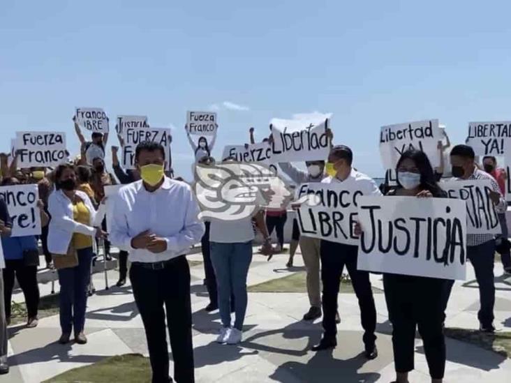 Militantes del PRD realizan manifestación para exigir la liberación de Franco