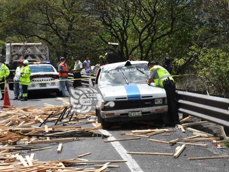 Volcadura de camioneta en Nogales deja un muerto