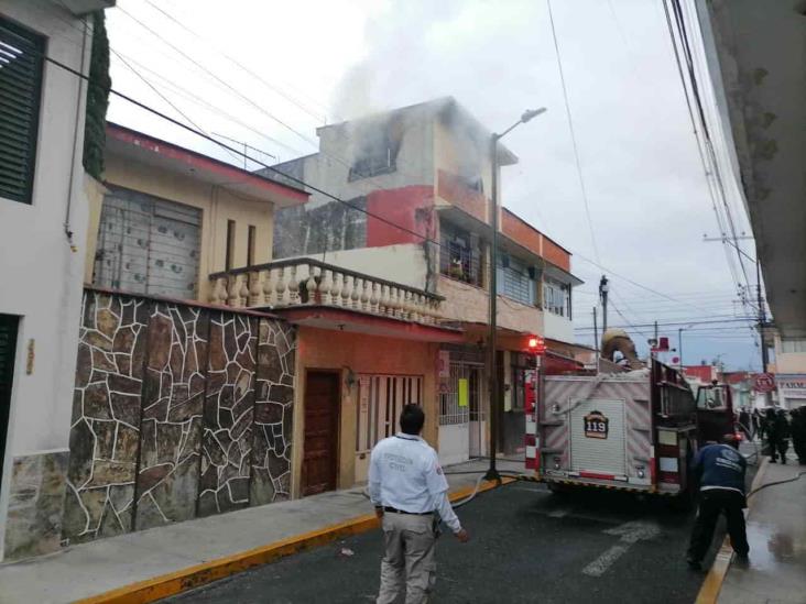 Incendio en casa de Orizaba deja daños materiales