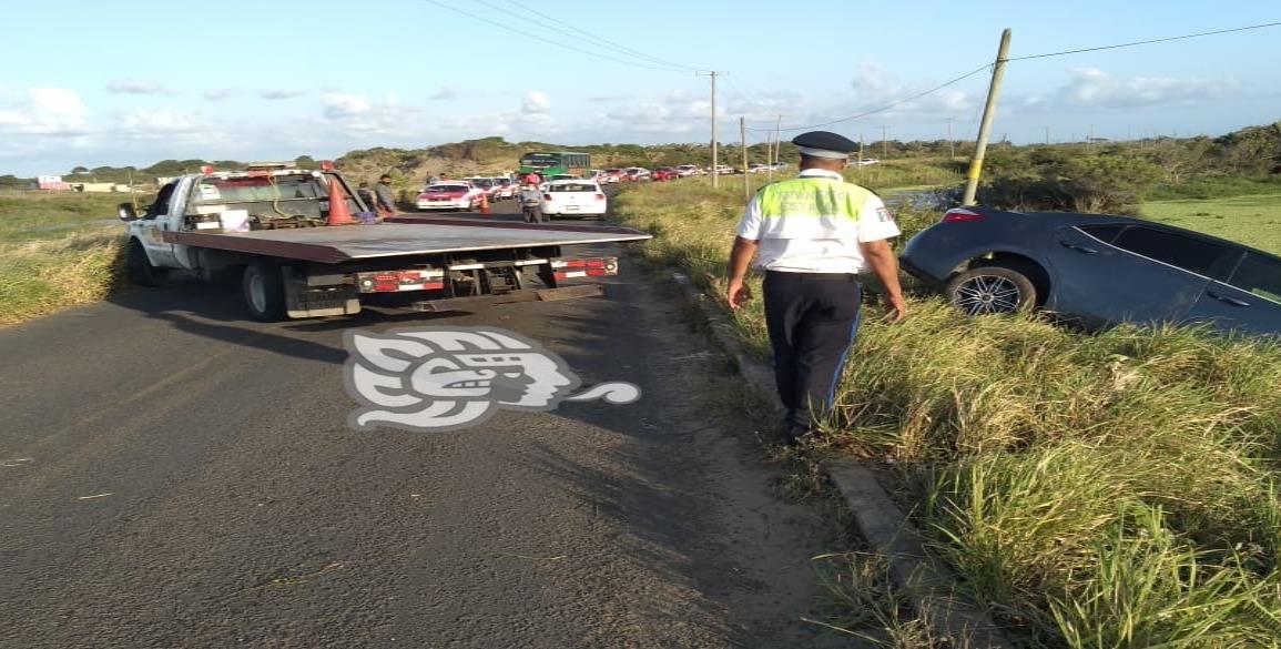Jóvenes que se dirigían a Barrillas se salieron de la carretera
