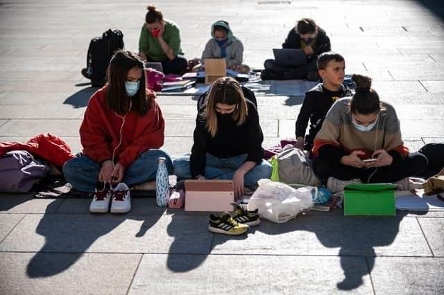 Protestan en Italia contra el cierre de escuelas