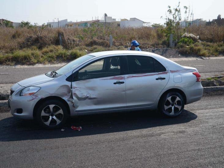 Tráiler impacta a choque particular en carretera federal Veracruz-Cardel