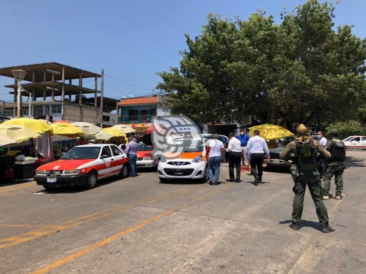 Impiden a taxistas hacer sitio en Acayucan; se inconforman