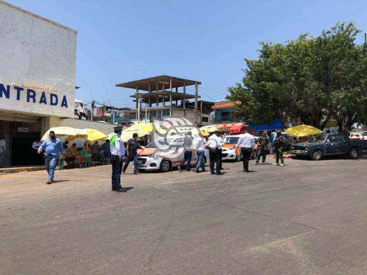 Impiden a taxistas hacer sitio en Acayucan; se inconforman