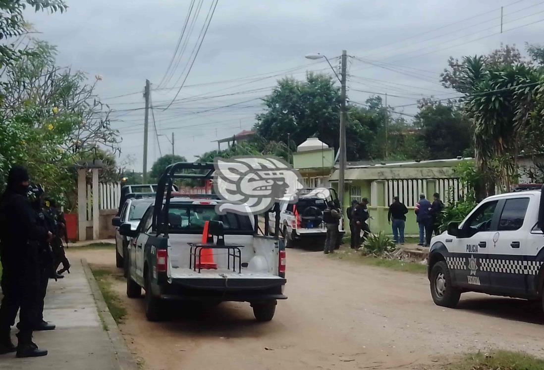 Incendian auto con bombas molotov en el centro de Jáltipan