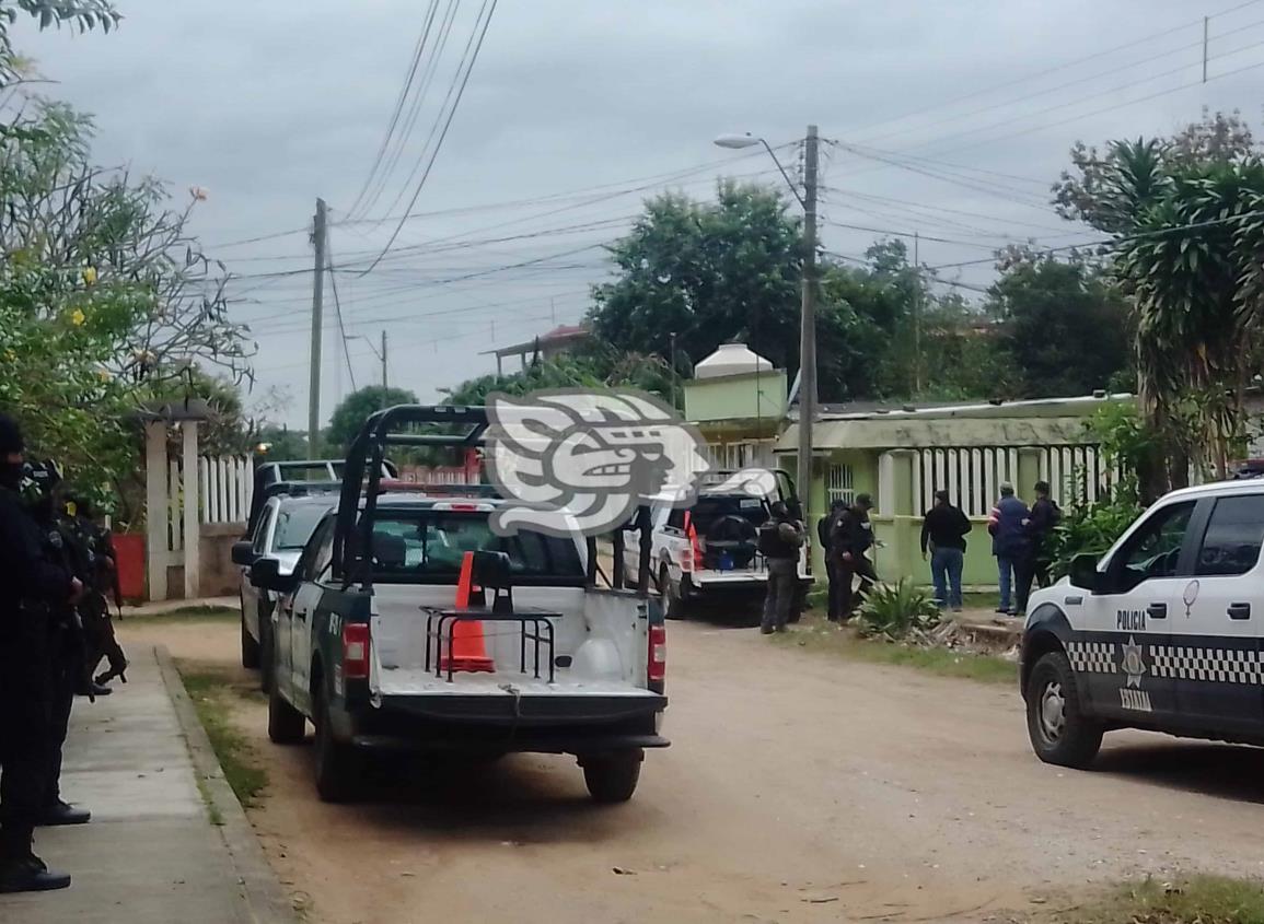 Incendian auto con bombas molotov en el centro de Jáltipan