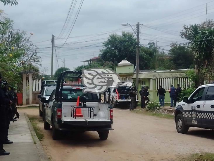 Incendian auto con bombas molotov en el centro de Jáltipan