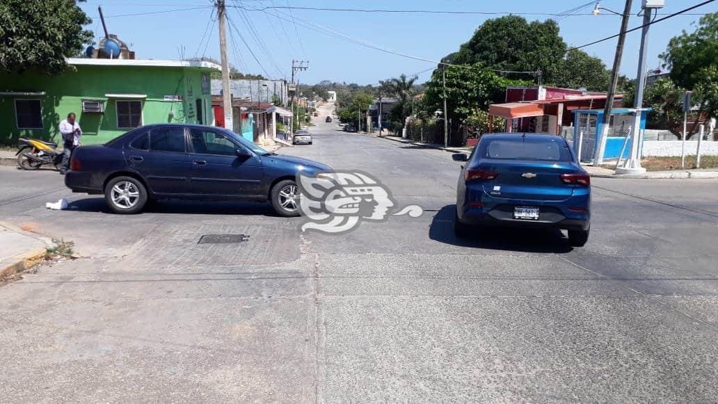 Ebrio conductor provoca choque en barrio Tamarindo de Acayucan