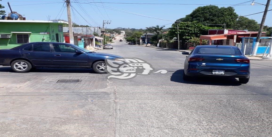 Ebrio conductor provoca choque en barrio Tamarindo de Acayucan