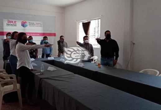 Rinden protesta integrantes del Consejo Municipal del OPLE en Acayucan


