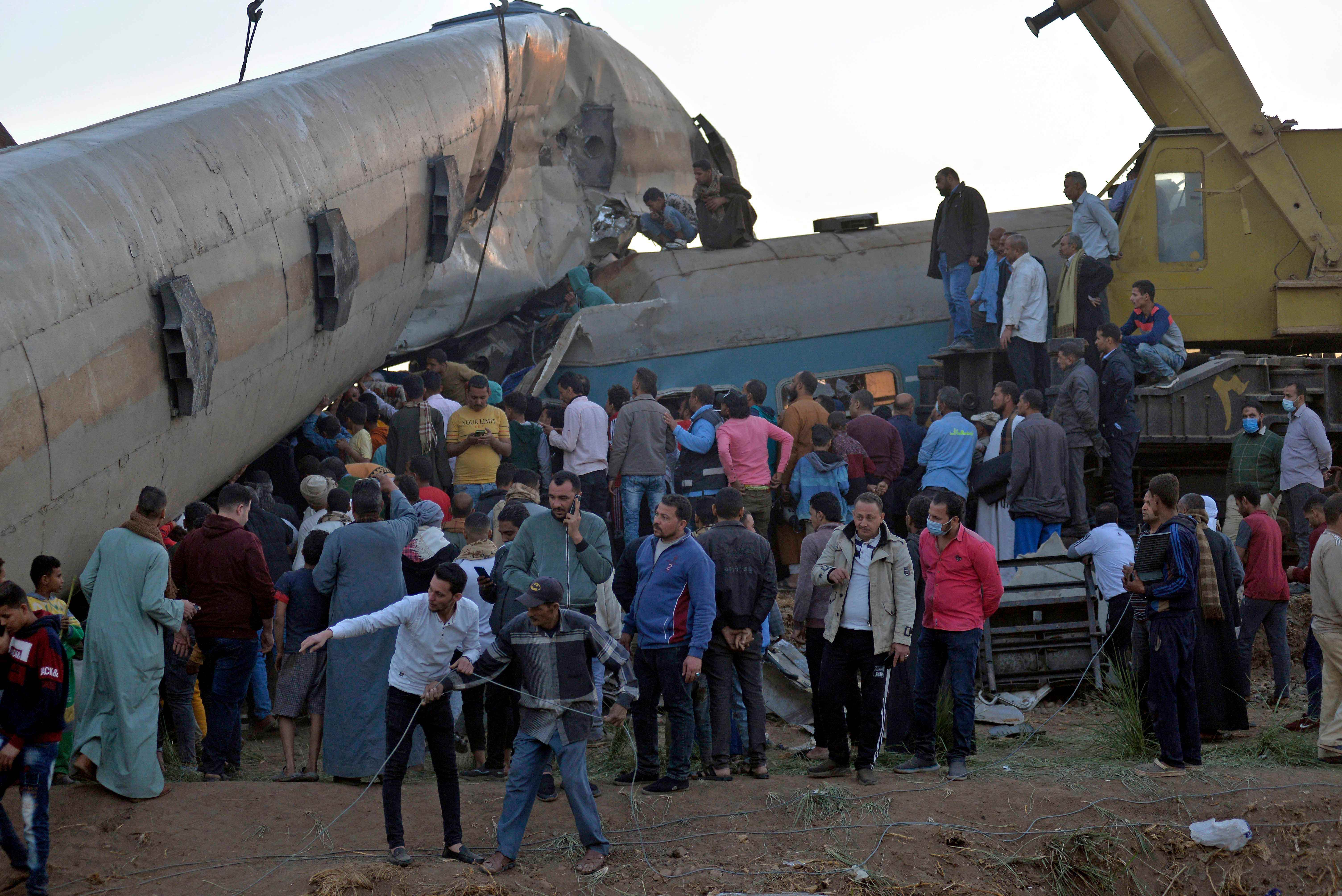 Deja choque de trenes 32 muertos en Egipto