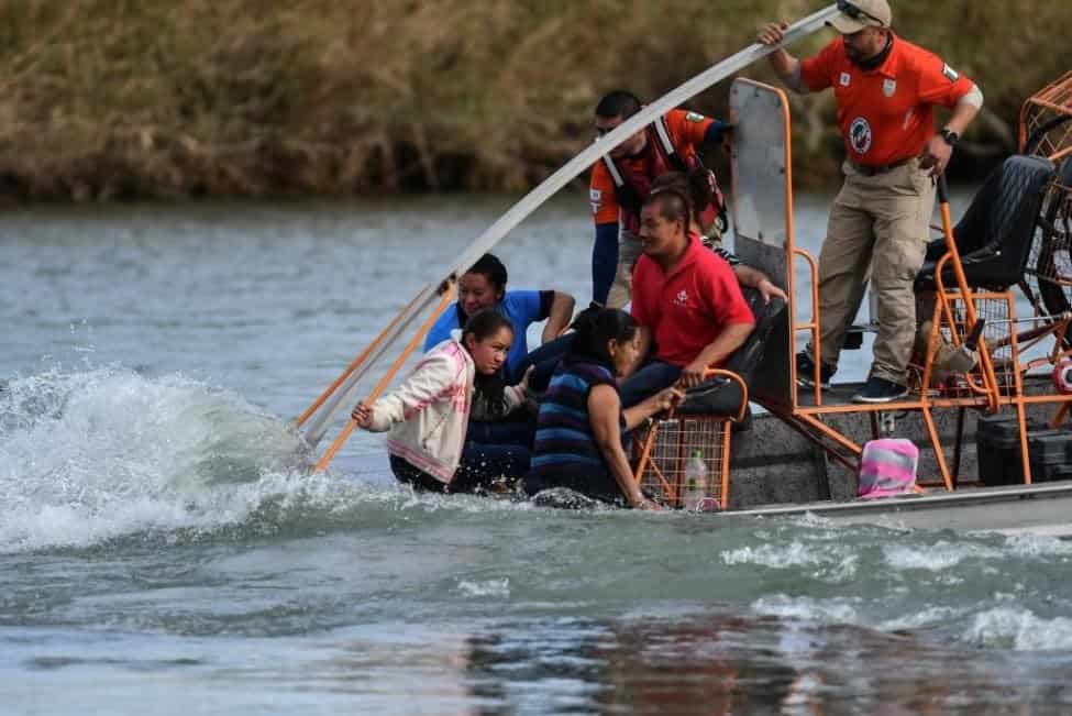 Muere niño mexicano  al querer cruzar a EU