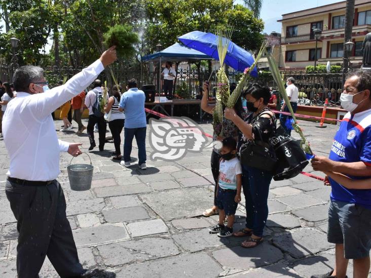 Con sana distancia, bendición de ramos en Orizaba