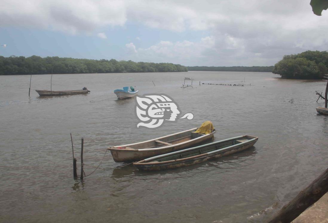 En plena Semana Santa, norte no deja trabajar a pescadores