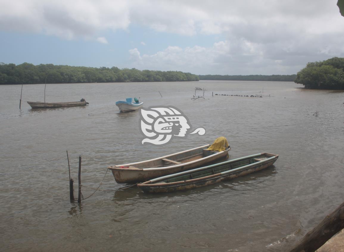 En plena Semana Santa, norte no deja trabajar a pescadores