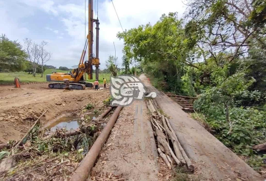 Construye SIOP puente que conecta área rural de Moloacán con Las Choapas 