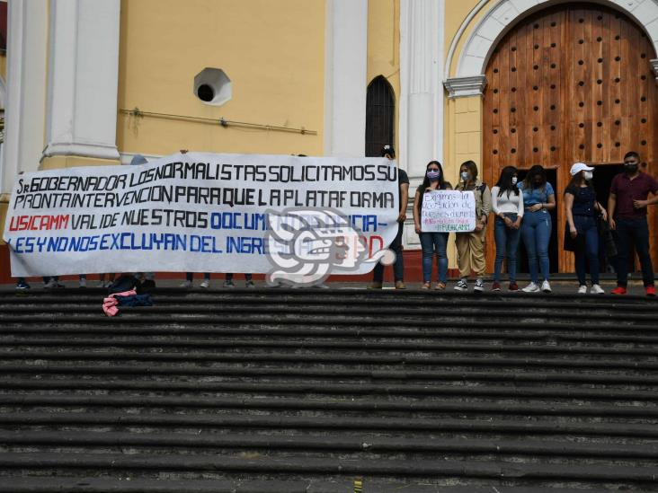 Denuncian normalistas fallas en sistema para ingresar a Carrera Magisterial