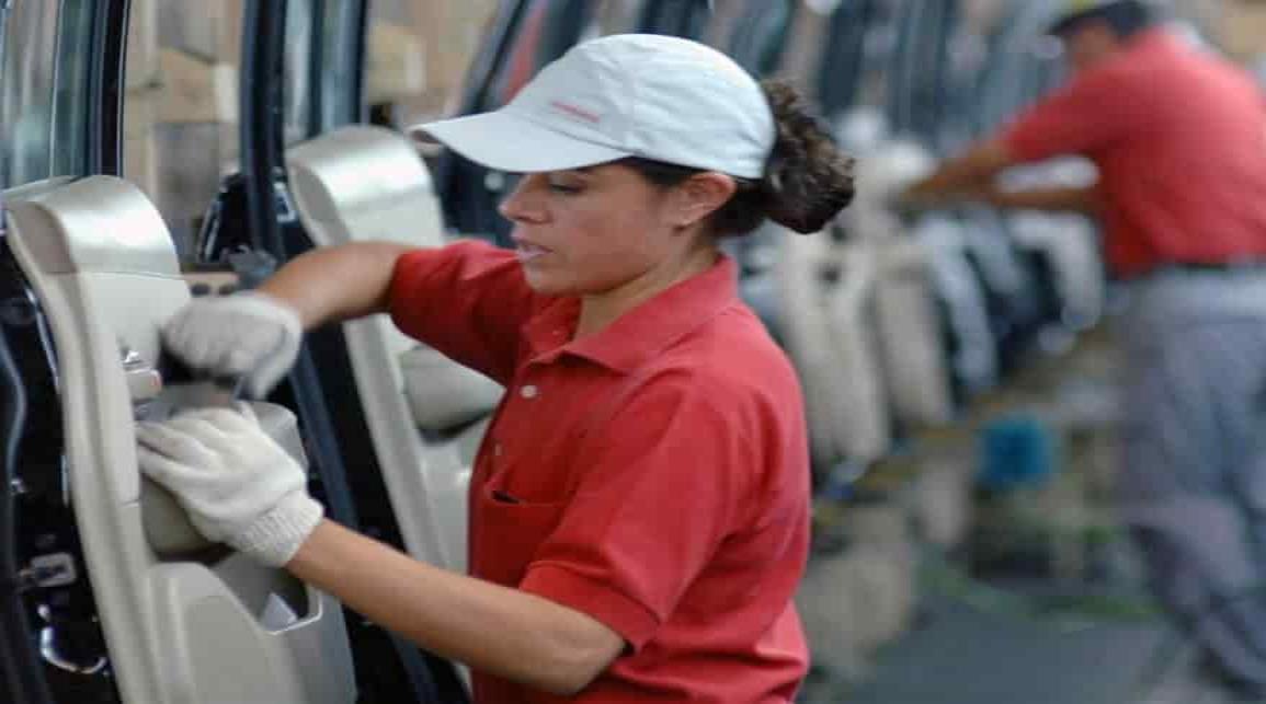 Más mujeres se incorporan al mercado laboral: Inegi