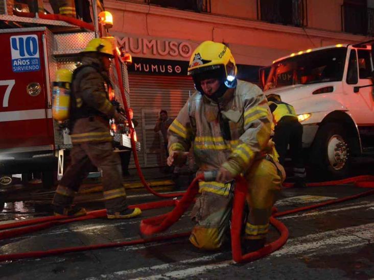 Sofocan incendio registrado en edificio del centro de Veracruz