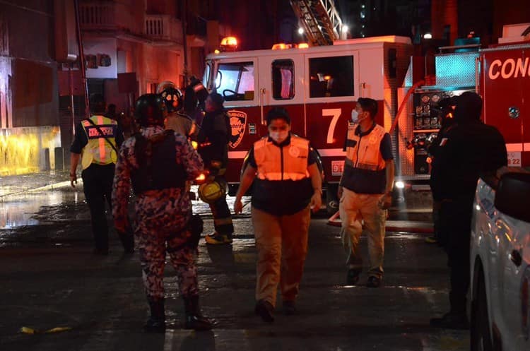 Sofocan incendio registrado en edificio del centro de Veracruz