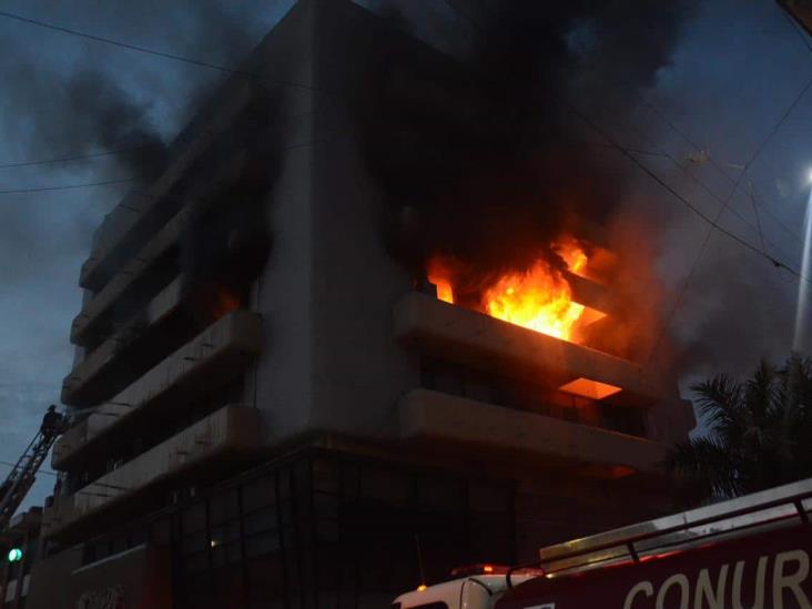 Sofocan incendio registrado en edificio del centro de Veracruz