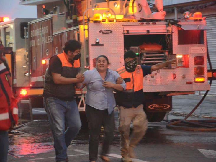 Sofocan incendio registrado en edificio del centro de Veracruz