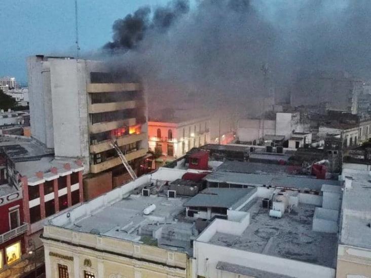 Sofocan incendio registrado en edificio del centro de Veracruz