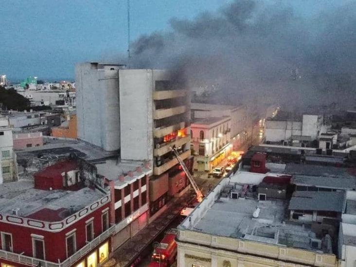 Sofocan incendio registrado en edificio del centro de Veracruz