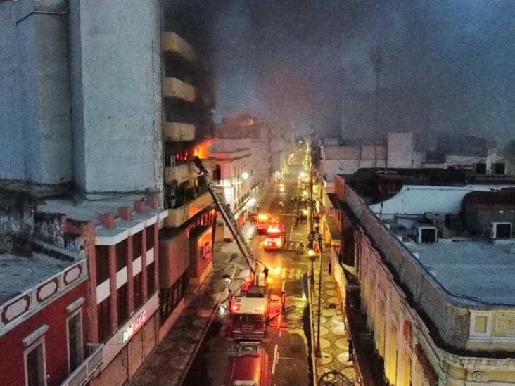 Sofocan incendio registrado en edificio del centro de Veracruz