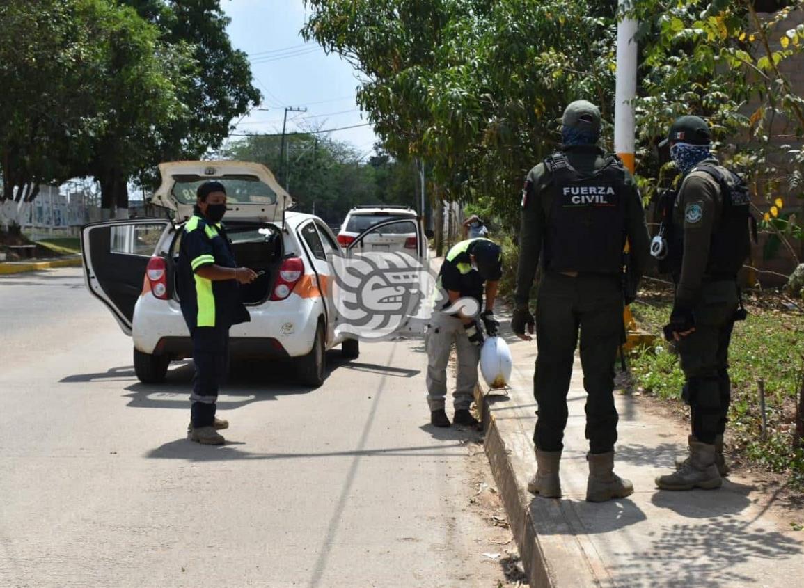 Taxi trasladaba tanque de gas con fuga; alarma en Acayucan