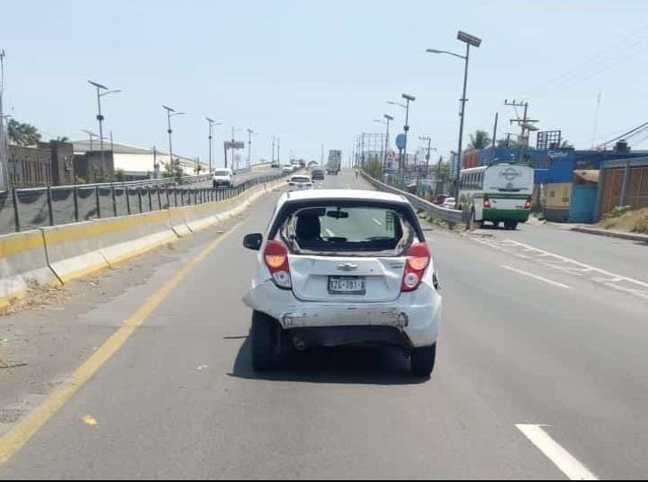 Choque por alcance entre dos unidades sobre la carretera federal 140 Veracruz-Xalapa