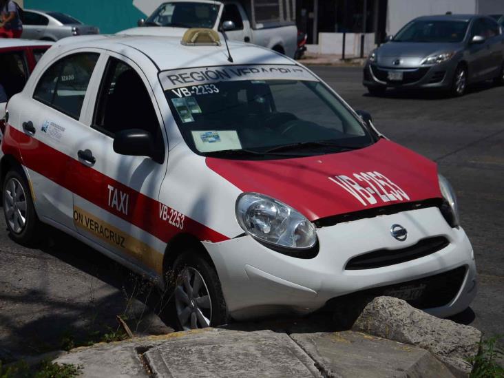 Se registra accidente entre dos unidades en calles de colonia Los Pinos