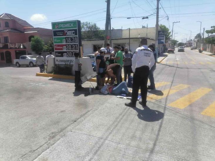 Conductor impacta a motociclista: deja una persona lesionada