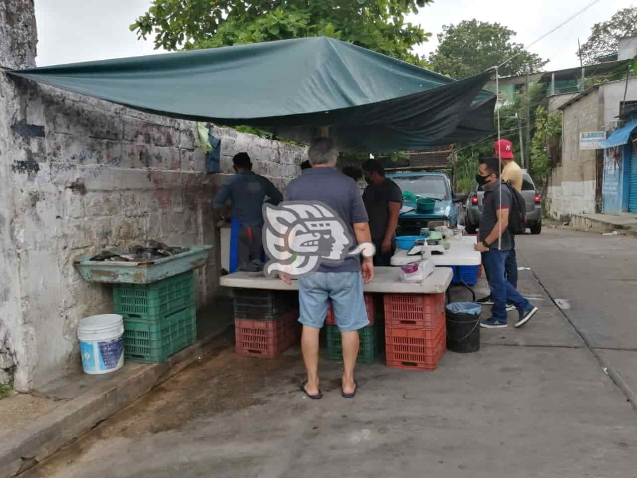 Repunta venta de mariscos en Nanchital; agotan mercancía