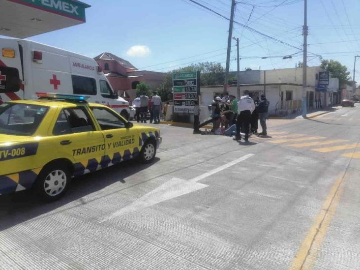 Conductor impacta a motociclista: deja una persona lesionada