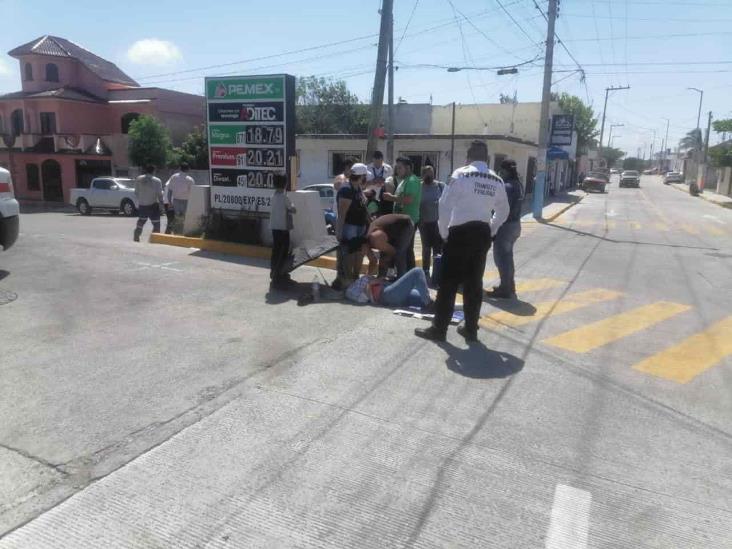 Conductor impacta a motociclista: deja una persona lesionada