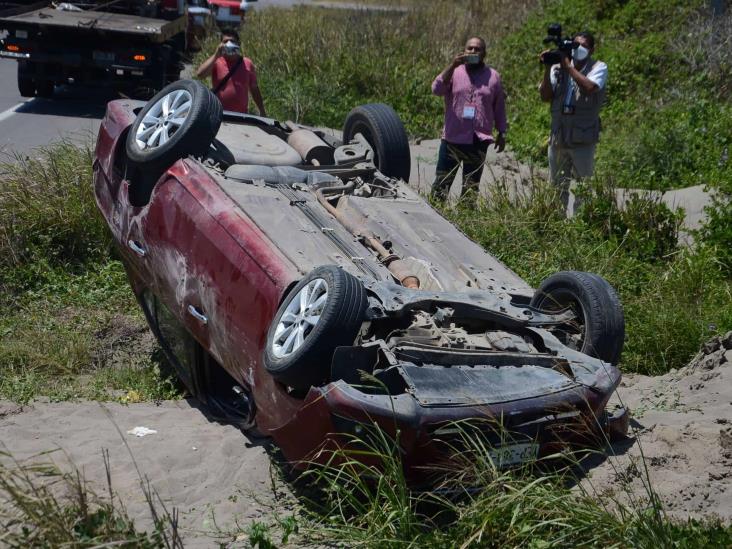 Hombre en estado de ebriedad termina volcado y lesionado