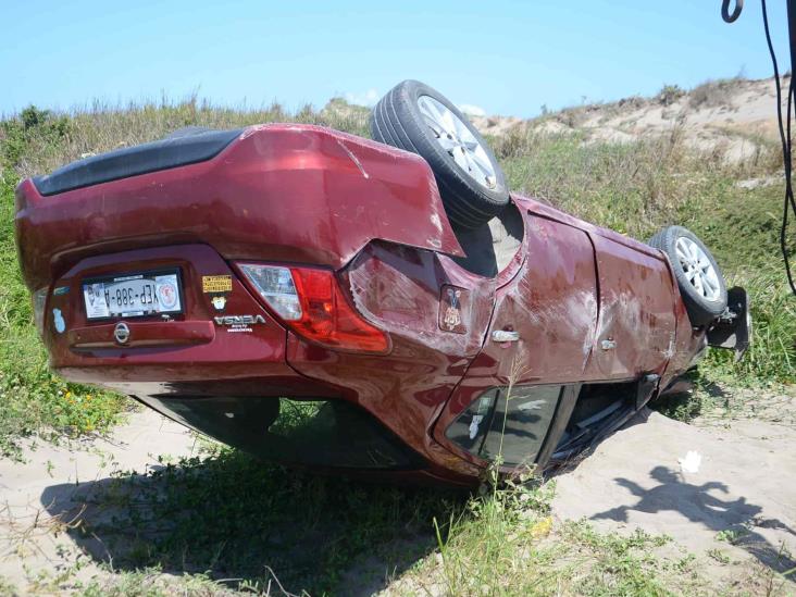 Hombre en estado de ebriedad termina volcado y lesionado