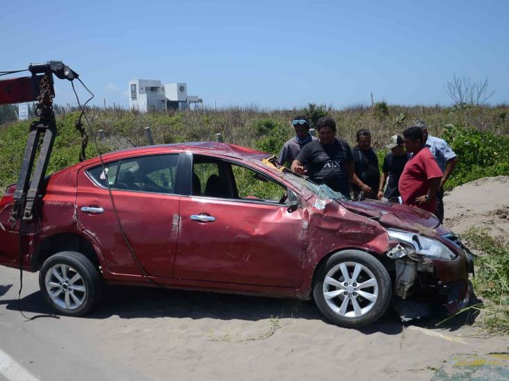 Hombre en estado de ebriedad termina volcado y lesionado