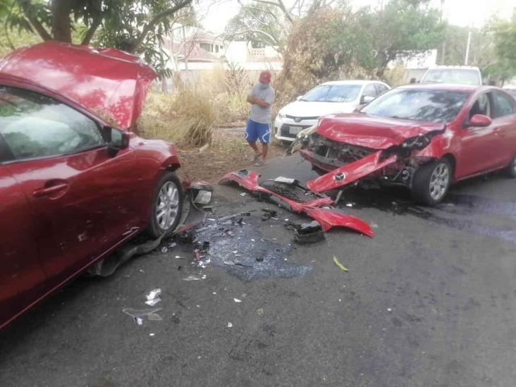 Chocan de frente dos unidades en Playa de Vacas