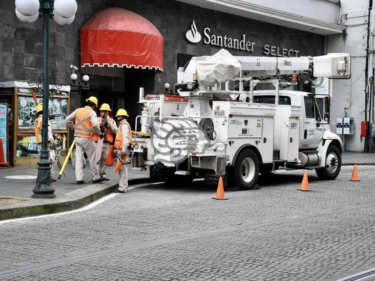 Por daño en cableado subterráneo, falta de luz en centro de Xalapa