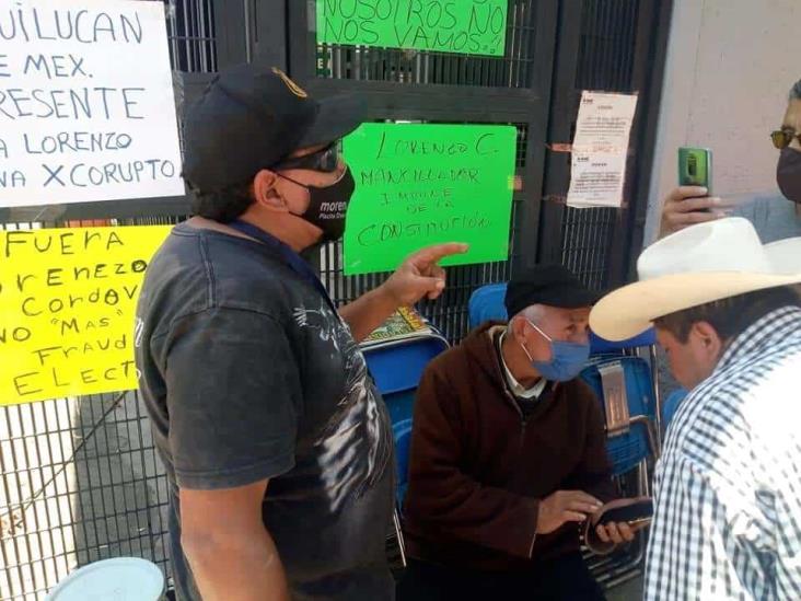 En Orizaba, militantes de Morena piden renuncia del Consejero del INE