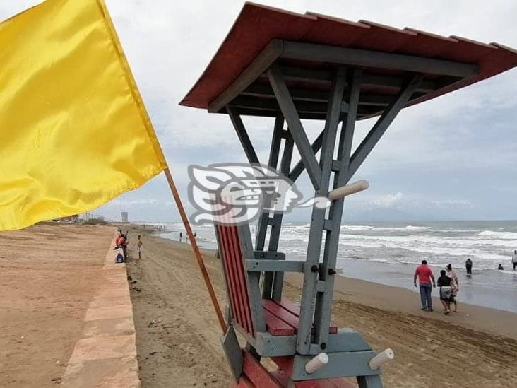 Familias acuden a playas de Coatzacoalcos; PC vigila