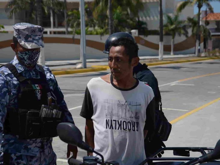 Detienen a agresivo sujeto en playas de Veracruz