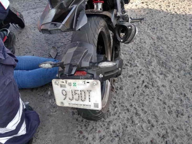 Se registra accidente en calles de Veracruz; deja un motociclista herido