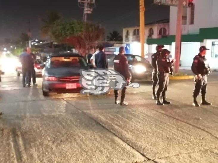 Chocan a motopatrullero; policías rodean a chofer