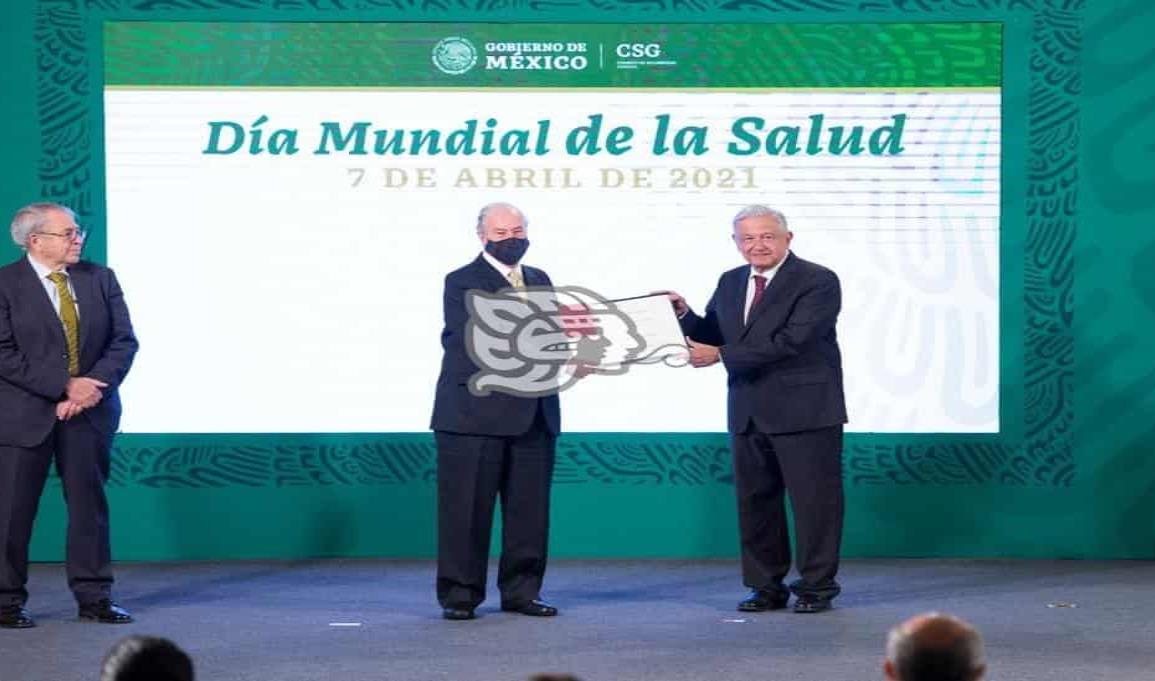 Conmemora AMLO Día de la Salud con premio a médicos y enfermeras