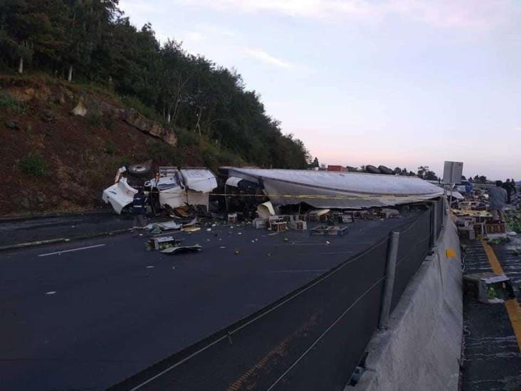 Hombre pierde la vida tras sufrir accidente sobre carretera federal Xalapa-Perote